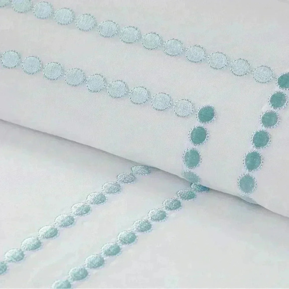 Pillow Cover Sea Glass Pearl Organic Percale Sham- NEW - Euro Size-Pottery Barn - Picture 2 of 4